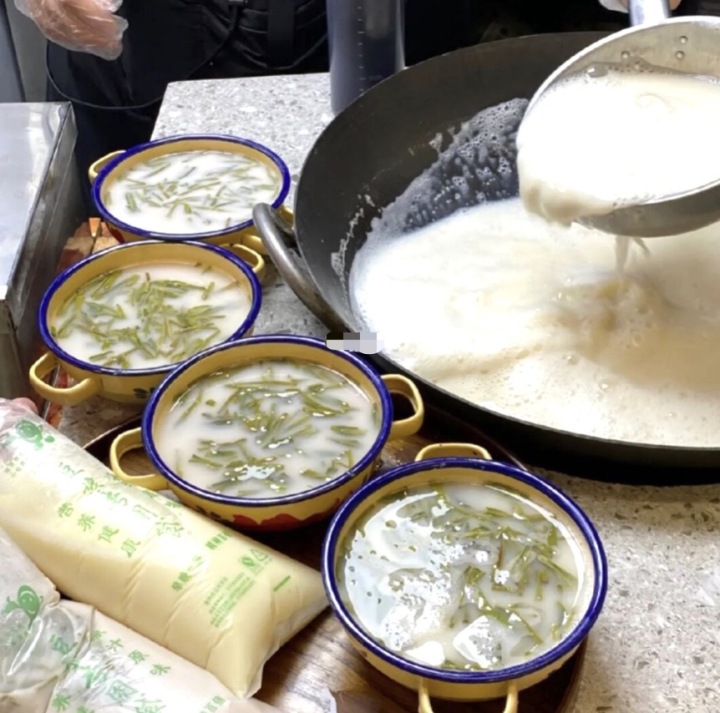 西湖边6元一份的龙井冰豆浆冲上热搜,你会买单吗? | 极目新闻