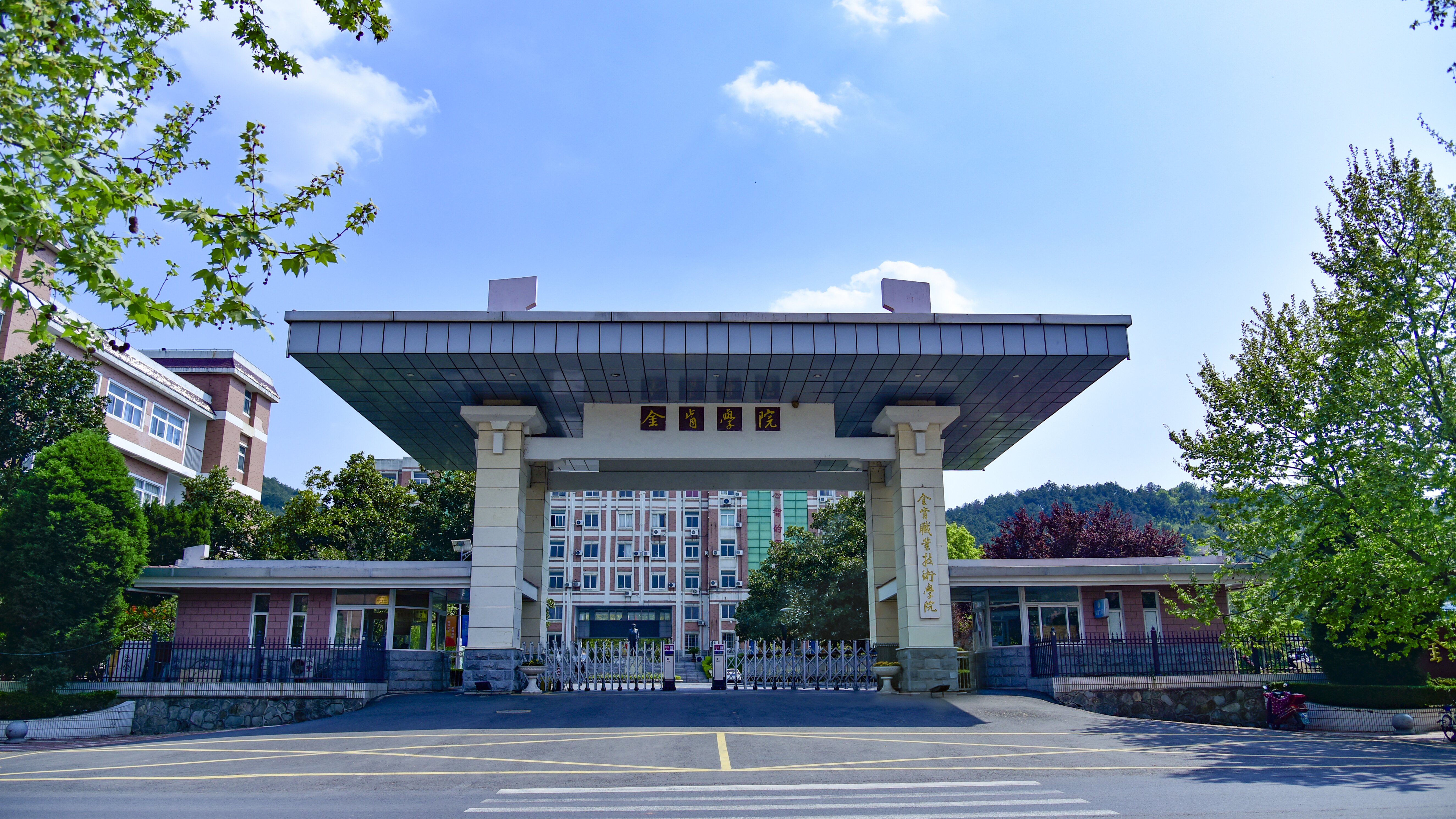 首届希望教育集团创新创业大赛走进南昌大学共青学院