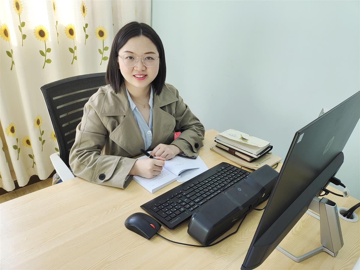 当下,居家上网课成了学生们学习的主要方式,一时间老师,学生,家长,都