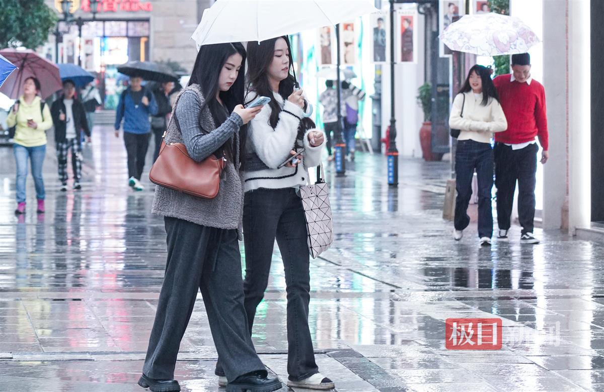风雨交加，秋凉更甚 | 极目新闻