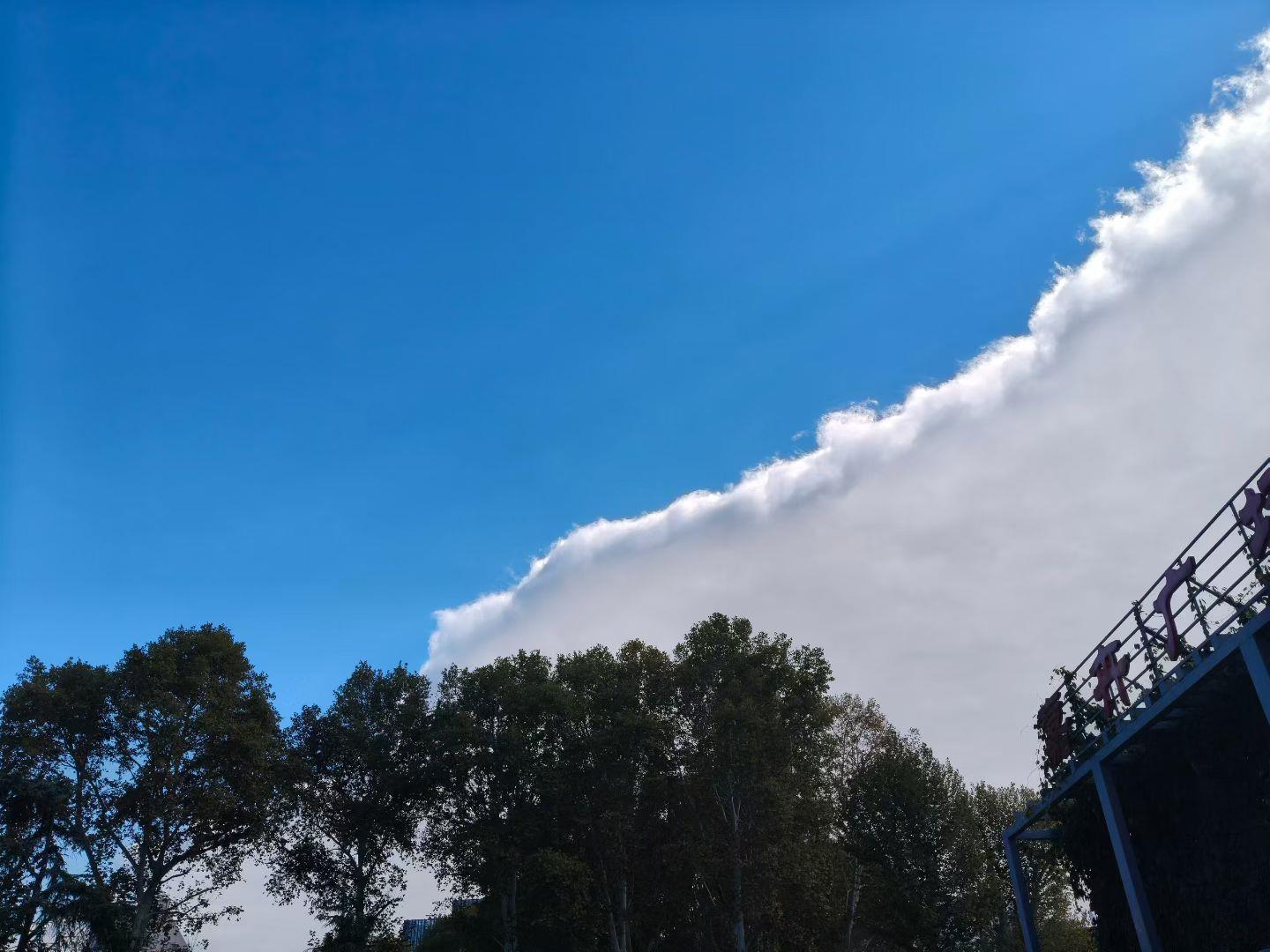 一半雪山一半海 叶向东摄1.JPG