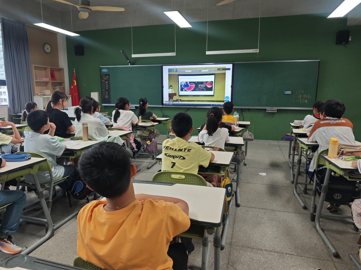 长春教联体学校观看3.jpg