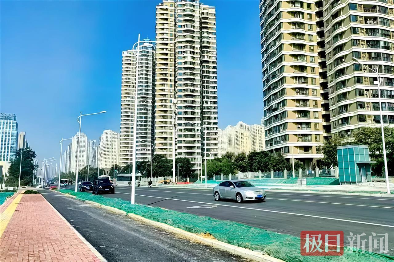 武汉地铁12号线国博新城站恢复路面交通。袁永华 摄.jpg 武汉地铁12号线国博新城站恢复路面交通。袁永华 摄.jpg