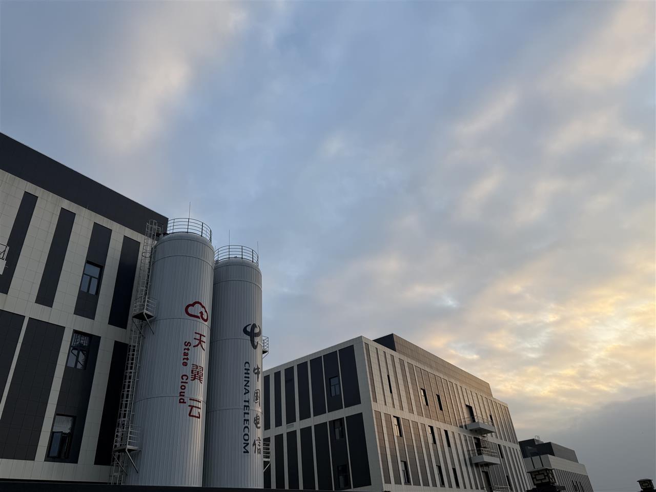 1建设中的中国电信中部智算中心（网安基地）外景.jpg
