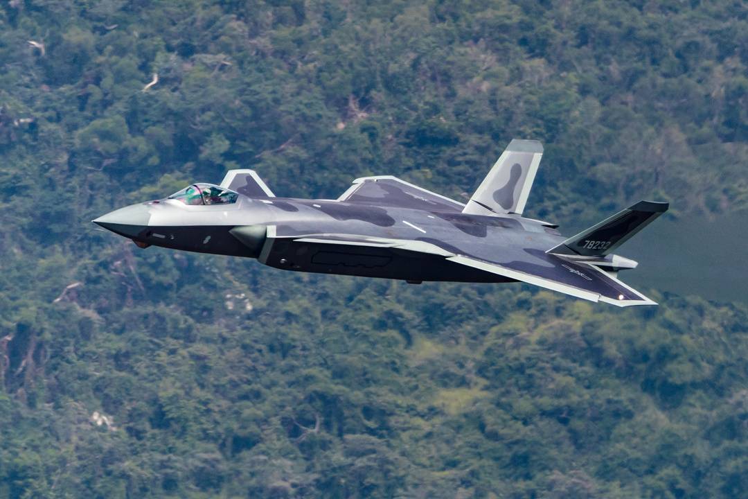 "明天飞机在珠海航展落地,我也要抢着去照张相,我以前照过的都没给我