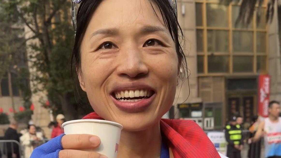 “最快女護(hù)士”張水華辭職后首戰(zhàn)，獲重慶馬拉松國際第六名，本人：賽季末跑得少，體重漲了五六斤