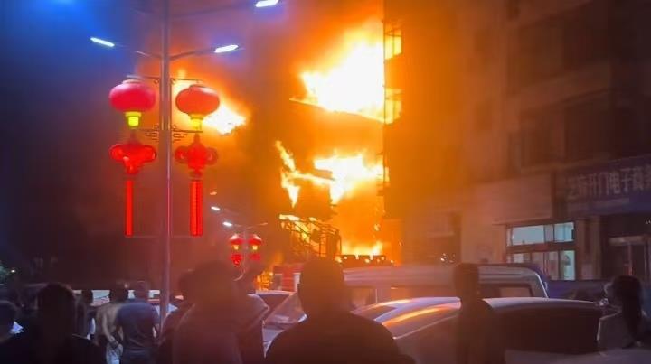 山西文水一轻钢结构房屋失火致3死，当地回应：事故原因正在调查