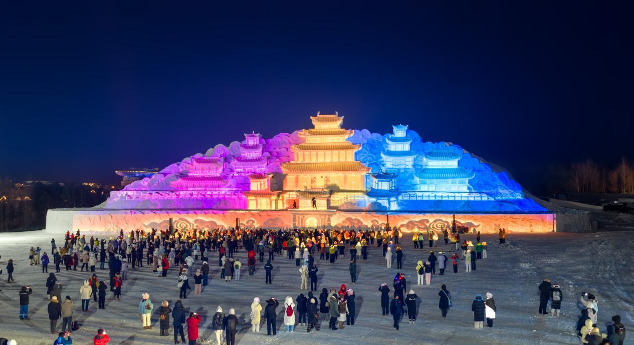 吉林长白山云顶天宫亮灯，解锁十大冰雪盛宴