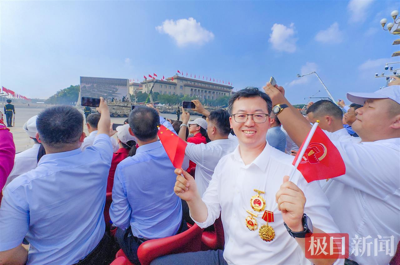 9月3日，权海峰在北京天安门广场的九三阅兵现场观礼。（受访者供图）.jpg