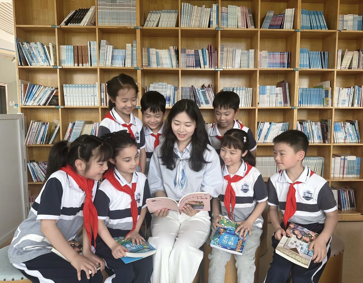 和孩子一起阅读.jpg 和孩子一起阅读.jpg