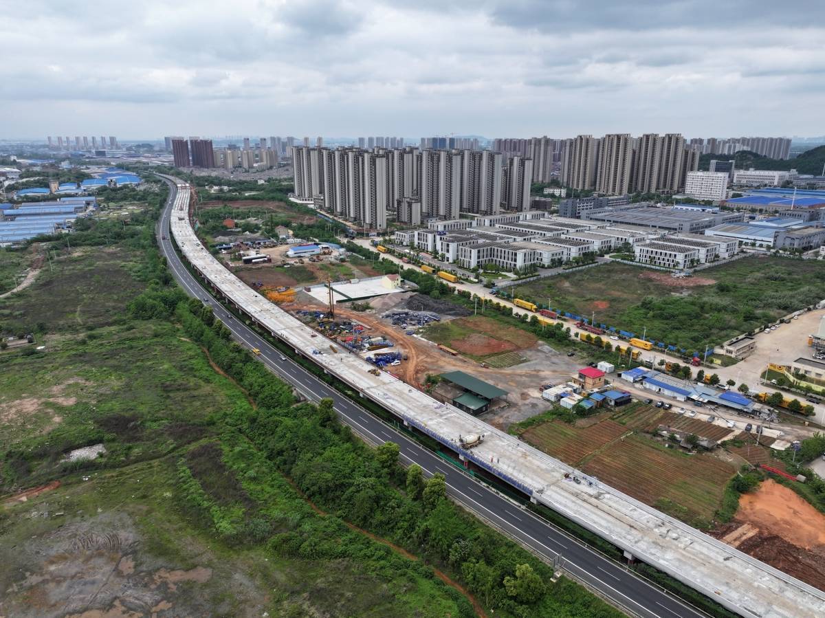 新技术、新材料的运用提速汉宜高速改扩建项目.jpg