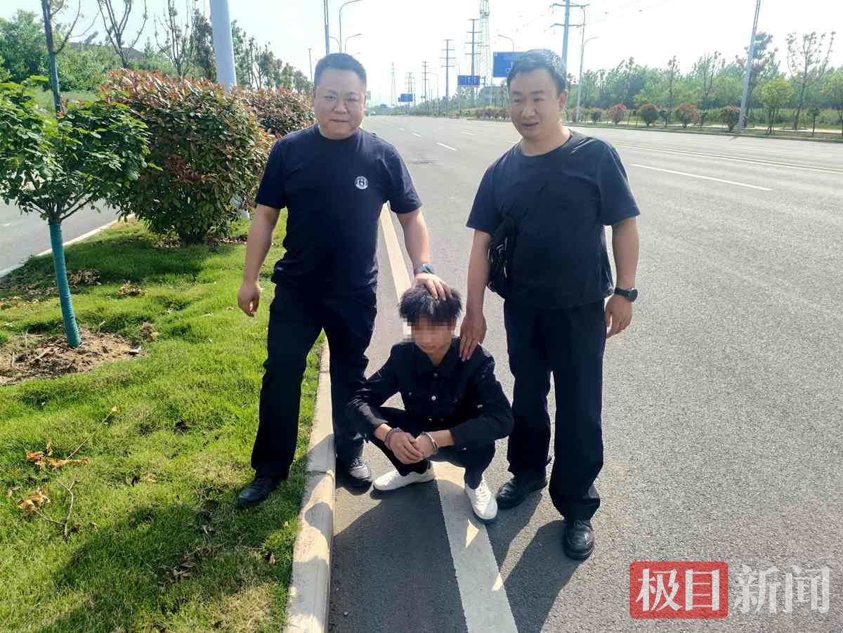 图2:民警抓获涉诈嫌疑人陈某。.jpg 图2:民警抓获涉诈嫌疑人陈某。.jpg