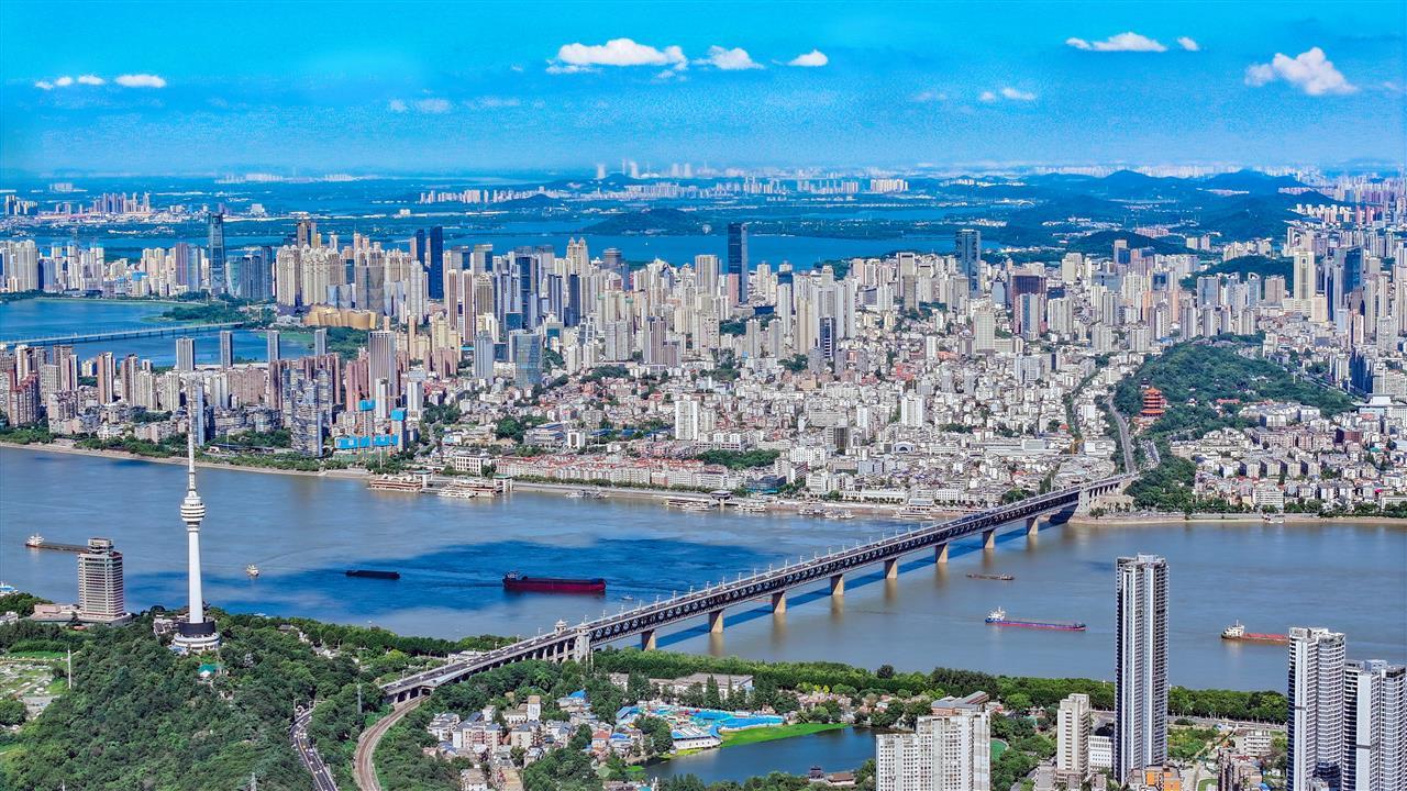 武汉明确发展目标:到2030年全市经济总量突破3万亿元 | 极目新闻