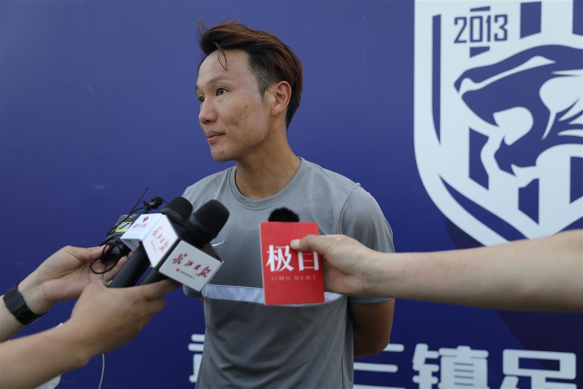 有不少的本土球员将为球队及武汉这座城市的荣誉而战,其中邓卓翔是最