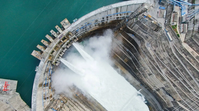 白鶴灘電站位於四川省涼山州寧南縣和雲南省昭通市巧家縣境內,是金沙