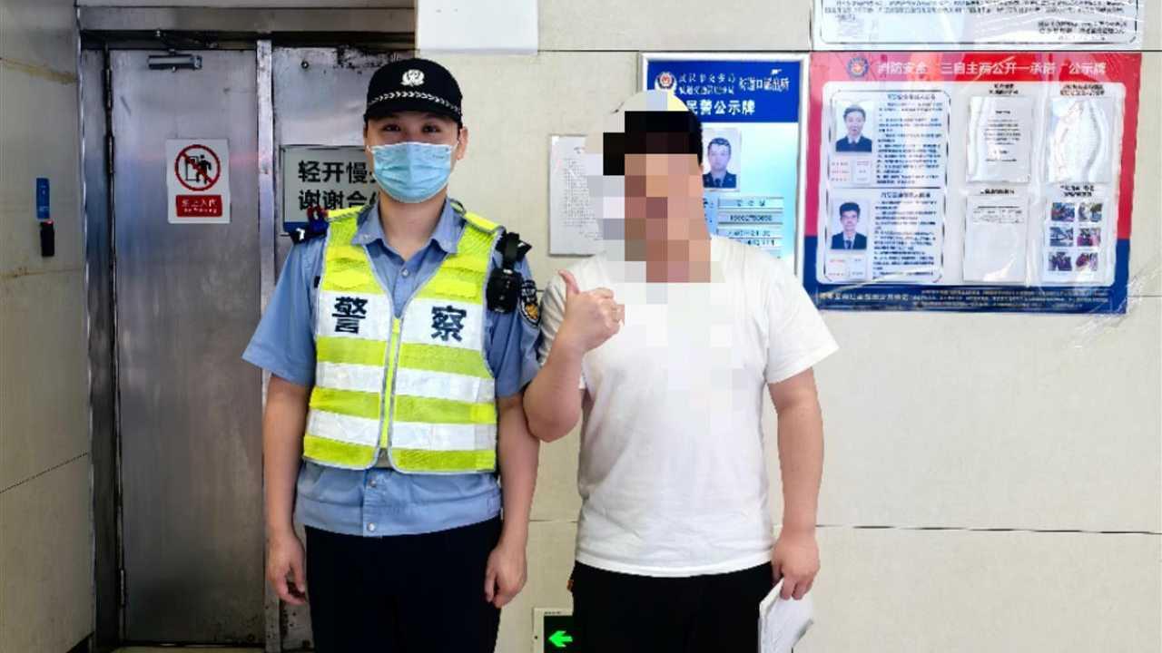 临近开考，辅警一路“狂飙”将遗失的证件送还