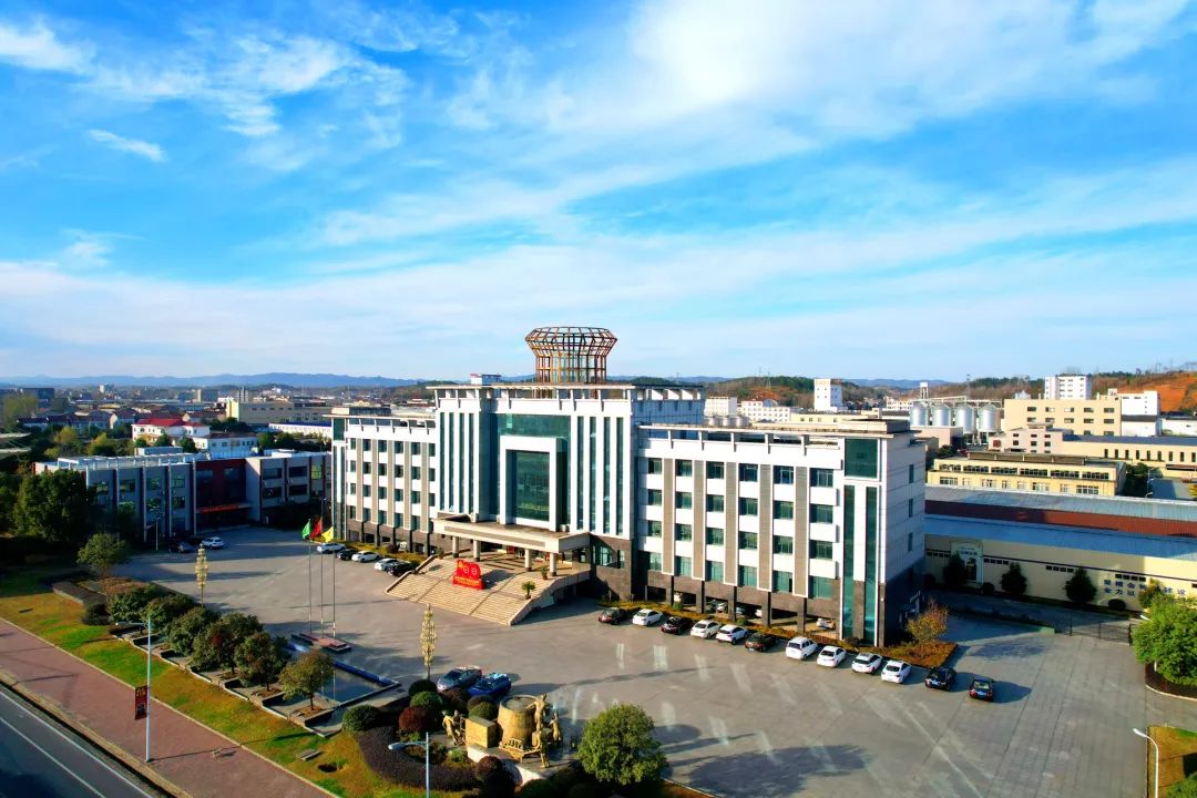 湖北石花酒业坐落在闻名遐迩的千年古镇——石花镇