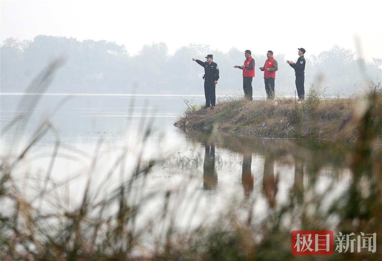 图为2025年11月4日，湖北省荆门市沙洋县公安、自然资源和规划等部门联合在潘集湖国家湿地公园开展湿地保护宣传与候鸟监测巡护行动。.jpg