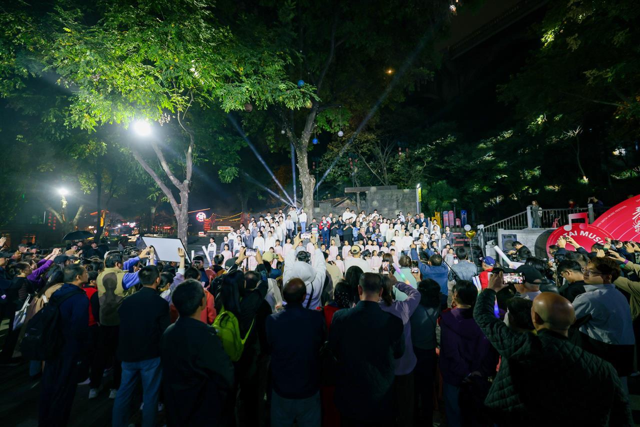 汉阳门花园合唱2.jpg 汉阳门花园合唱2.jpg