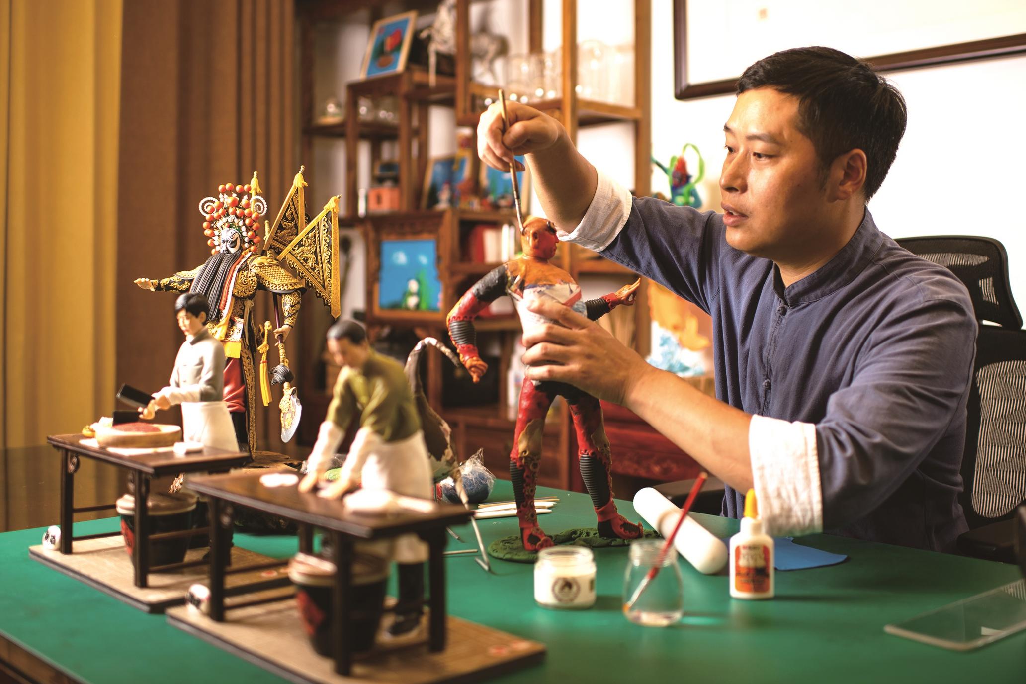 神态威严的关公,斩妖除秽的钟馗……在湖北省工艺美术大师,武汉面塑