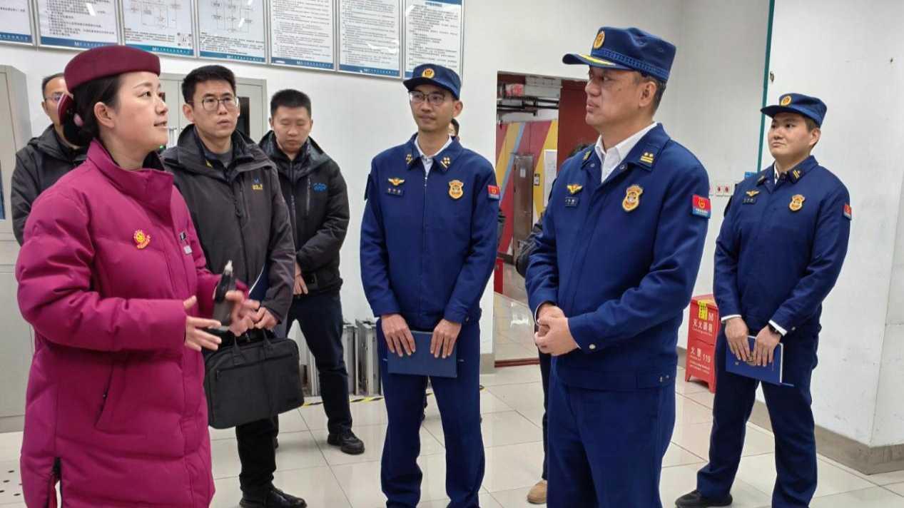 武汉消防持续开展周三集中夜巡行动，筑牢冬季防火墙