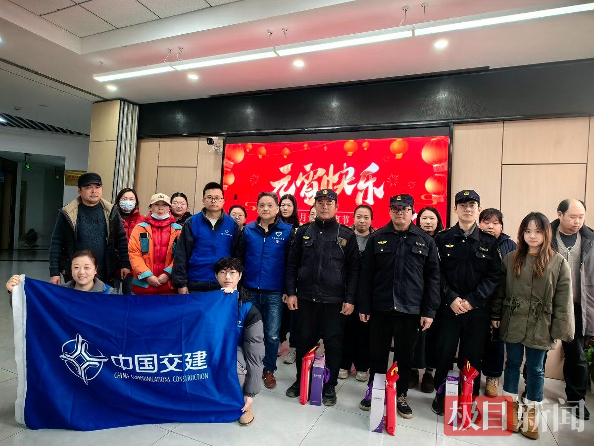 中交二航局元宵节开展志愿服务活动3 .jpg