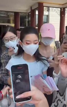 黄杨钿甜复出妆造曝光，首日将拍水戏武戏