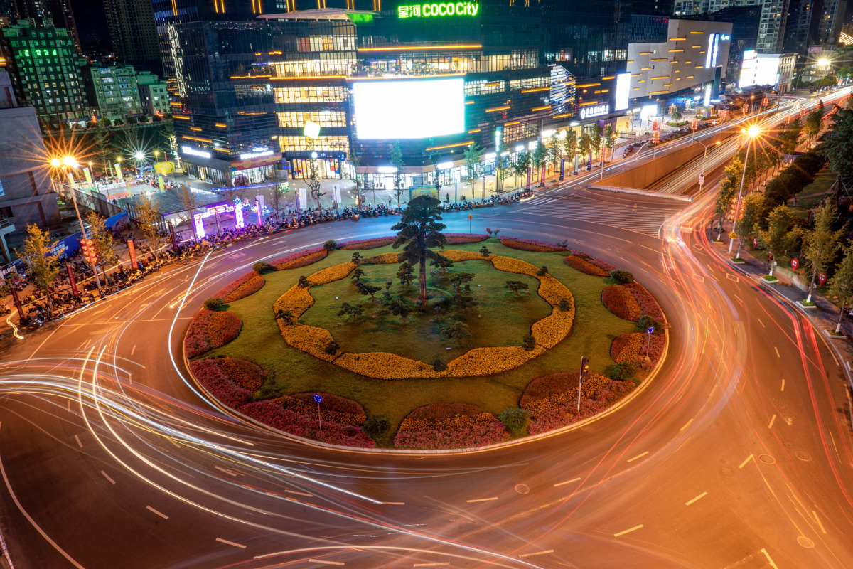 车水马龙 恩施和润城.jpg