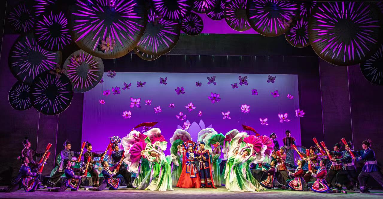 祁剧《荷花细雨》在衡阳县惊艳上演 | 极目新闻