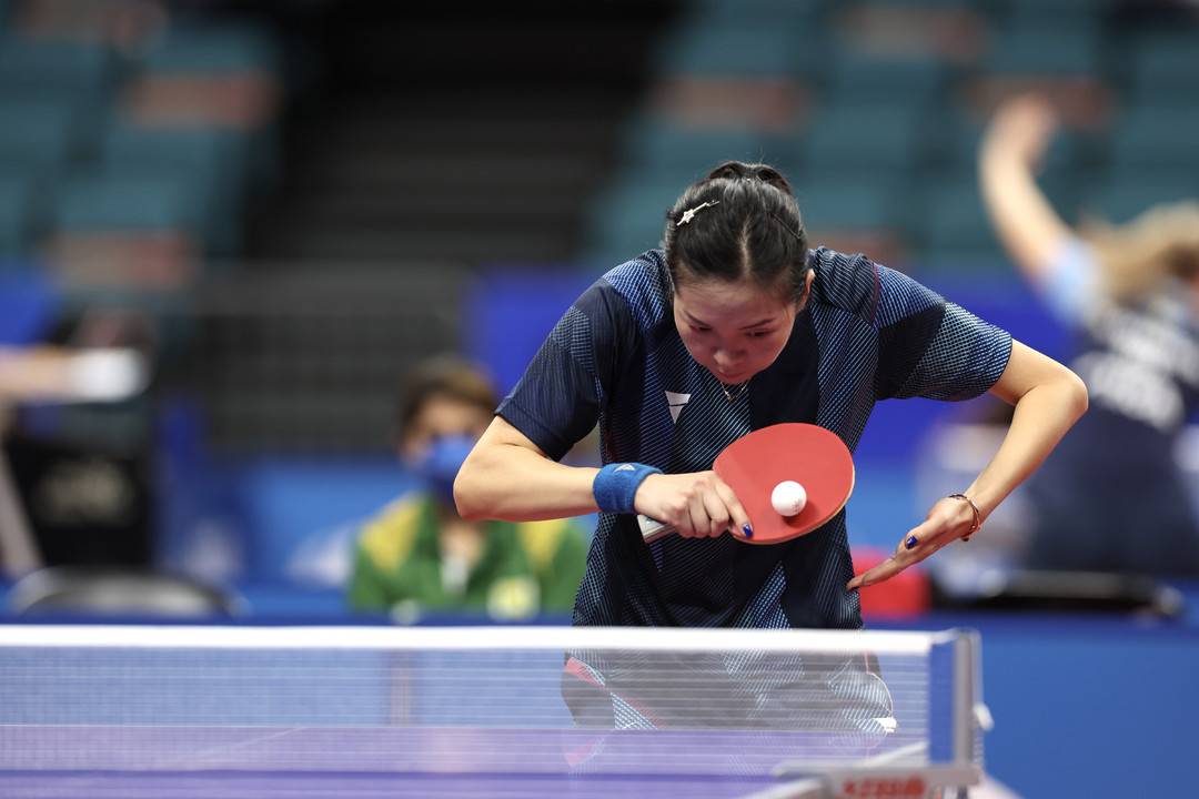 作为邓亚萍的老乡,袁嘉楠来自河南郑州,因为母亲是一名乒乓球教练,袁