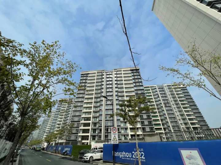 花样年退地，违约金高达6.5亿元！如今变成了共有产权房和公租房 | 极目新闻