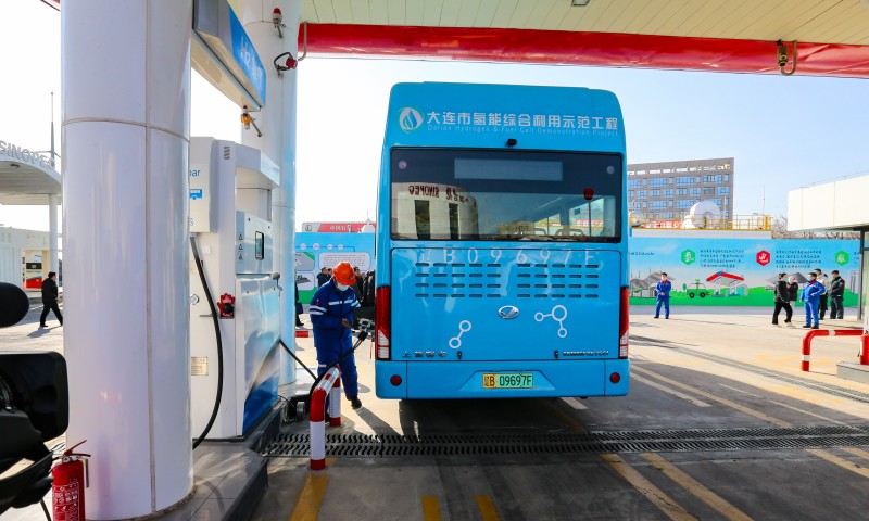 用氢成本大幅降低！我国首个甲醇制氢加氢一体站投用 | 极目新闻