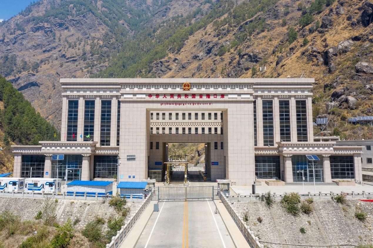 “严守国门安全 擦亮‘国门名片’是我们的崇高使命” | 极目新闻