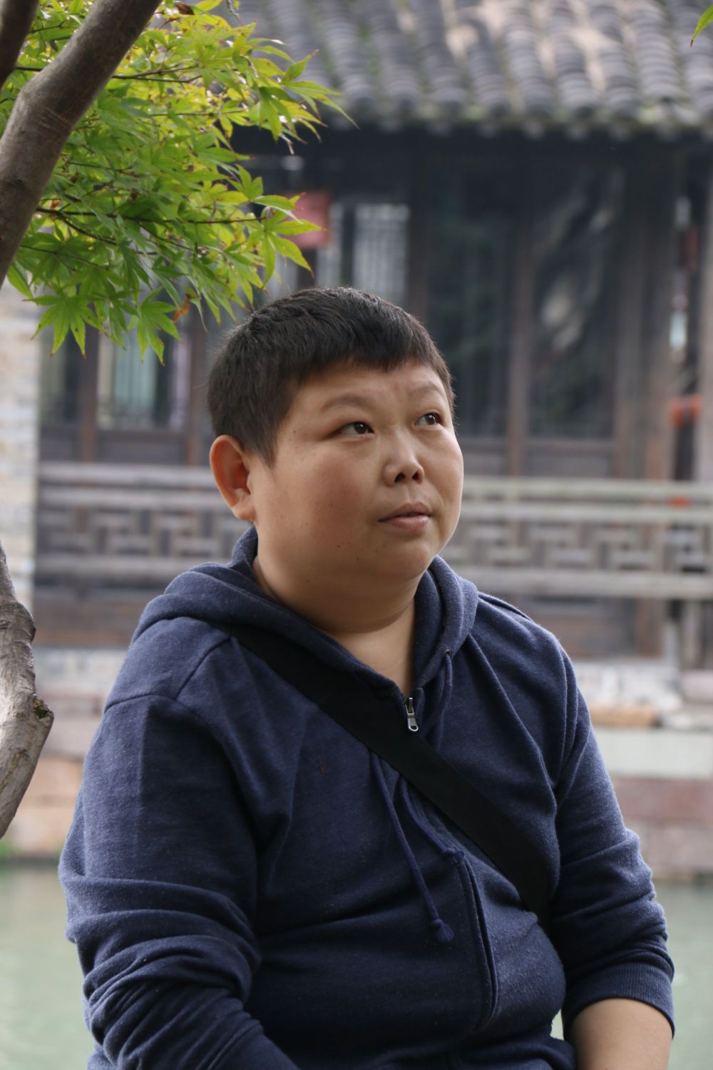 以《清明上河图》的手法复原州桥繁华管海龙对着石壁临摹作为一个开封