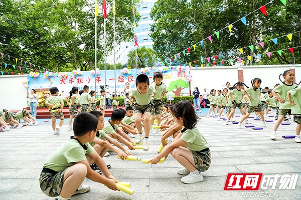 湖南省军区幼儿园开展"大手牵小手,一起过六一"主题庆祝活动 | 极目