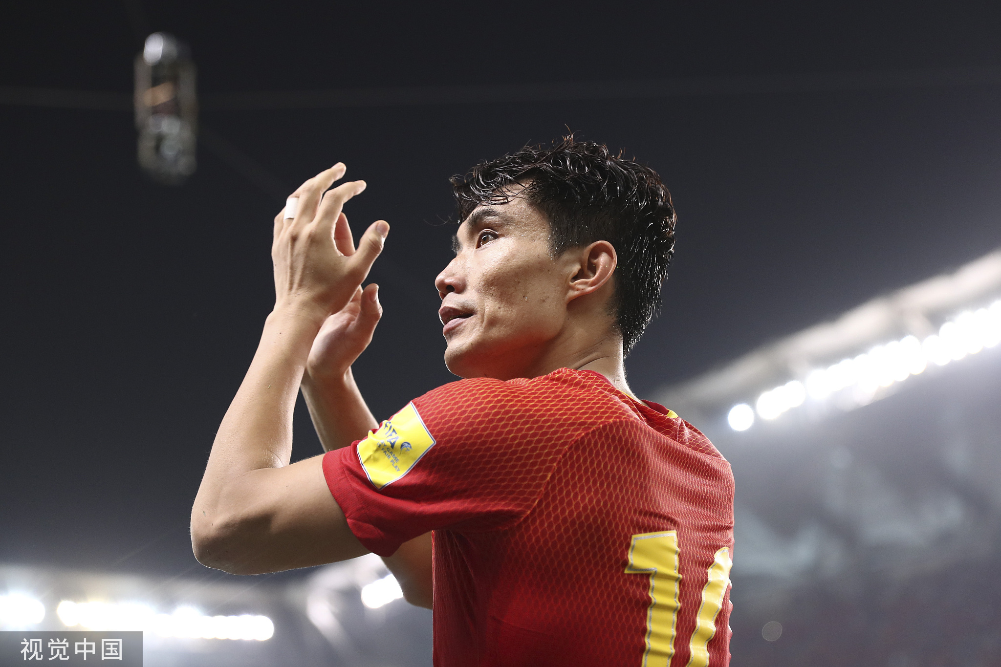 深一度|脱下国足球衣,郑智埋下了一个世界杯的梦想 | 极目新闻