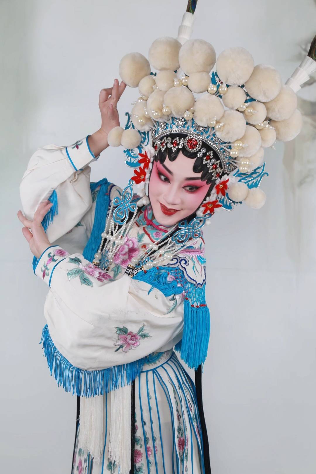 封面深镜95后女生收6岁徒弟传承非遗上热搜吴菁菁川剧就是我的白月光