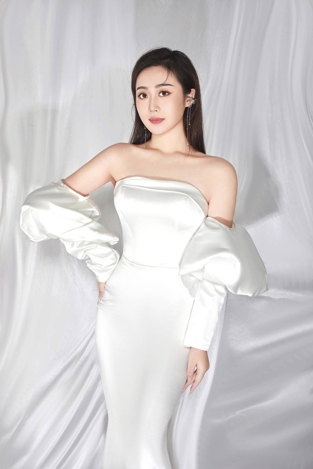 封面深镜95后女生收6岁徒弟传承非遗上热搜吴菁菁川剧就是我的白月光