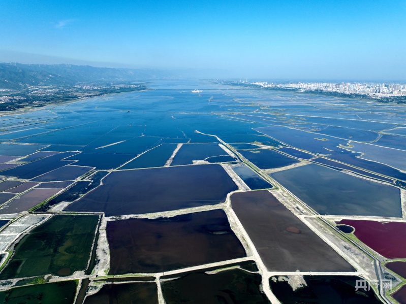 瞰山西|运城:七彩盐湖 美轮美奂 | 极目新闻