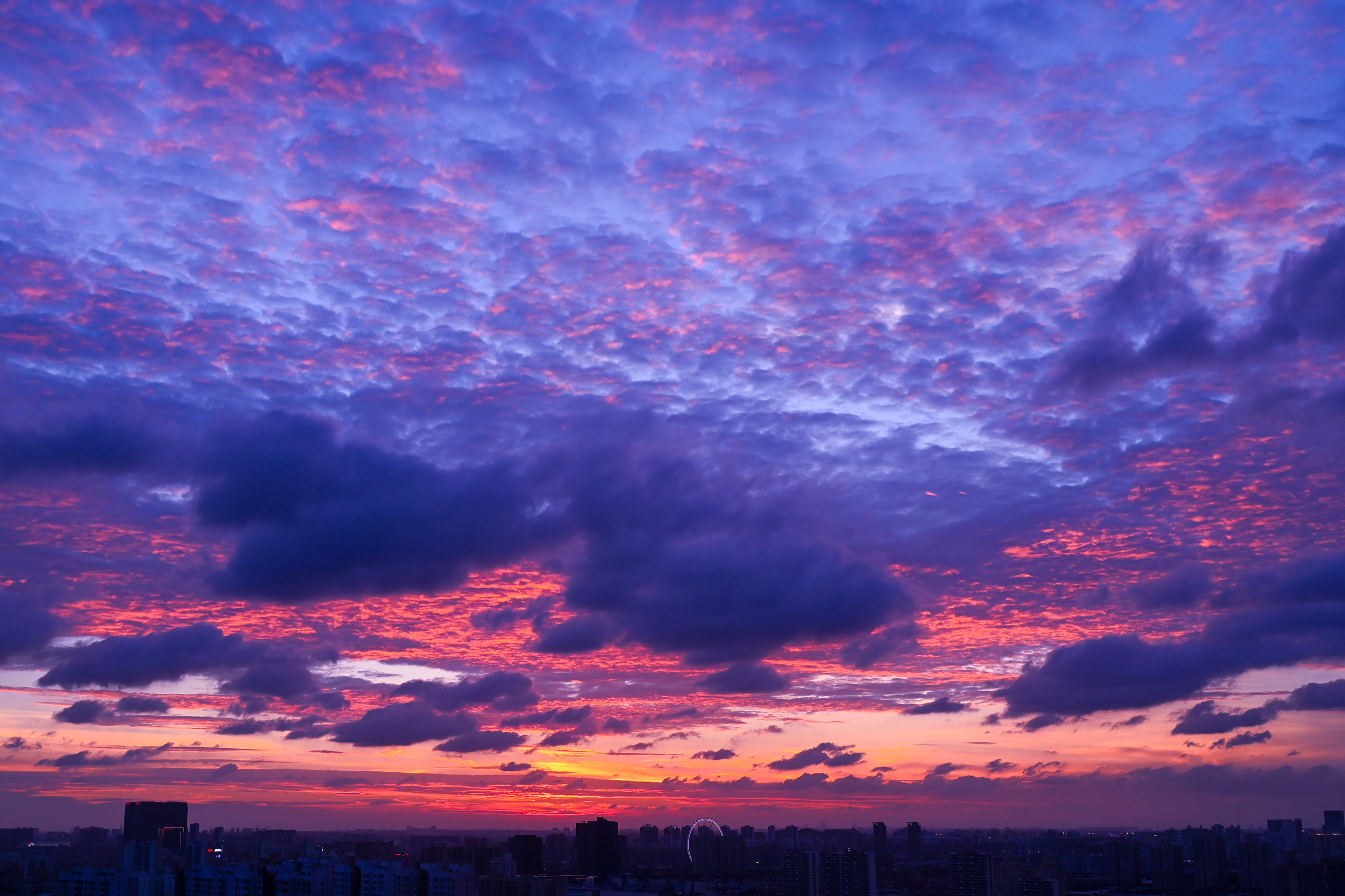 城事|台风"卡努"逼近,上海再现火烧云,水晶天 | 极目新闻