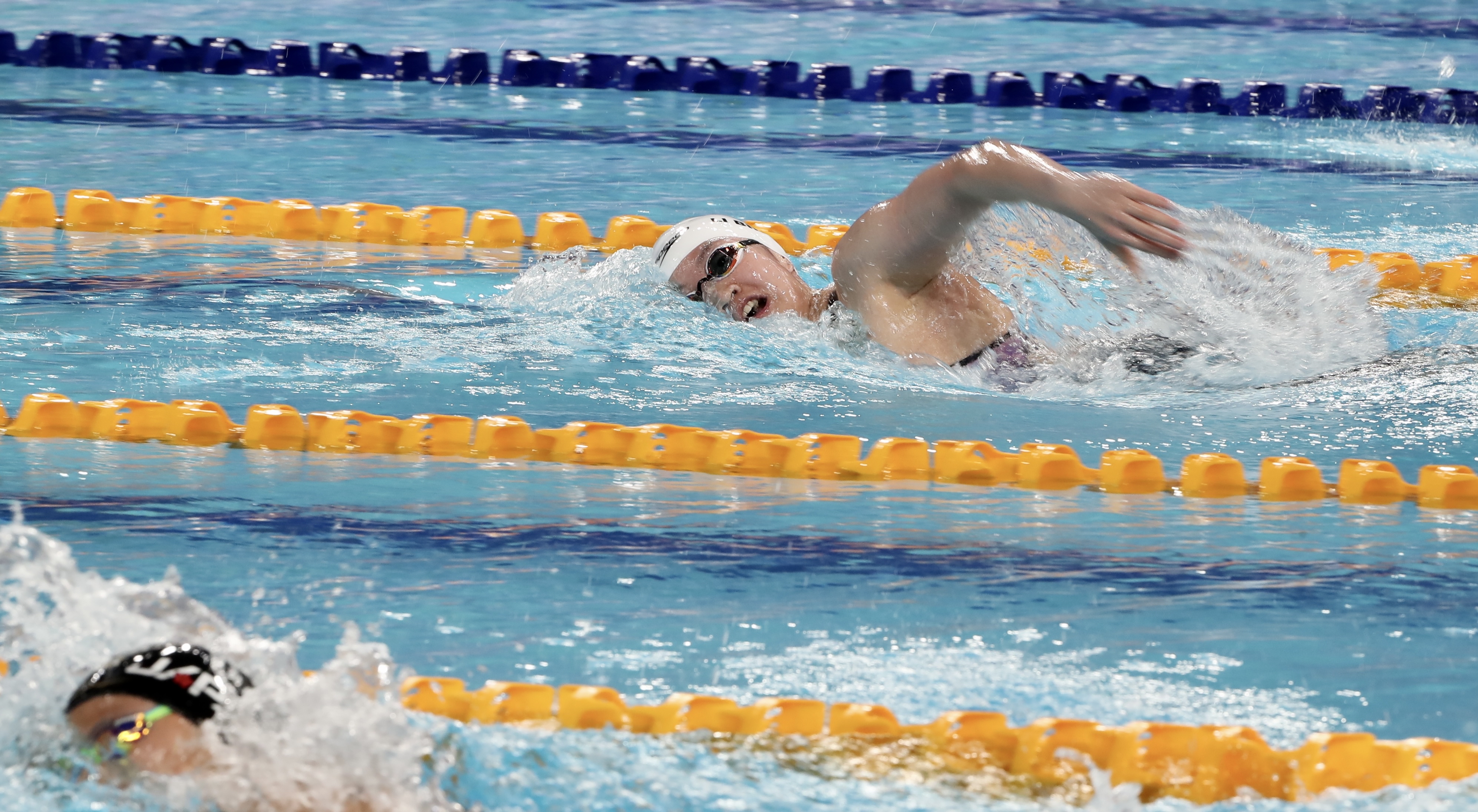 奥运冠军李冰洁1500米自由泳夺冠!