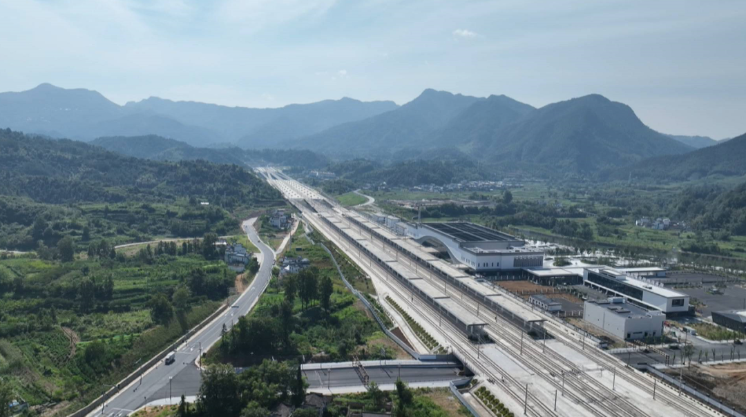 黟县东站进入扫尾阶段 9月中旬将达到竣工验收条件 | 极目新闻