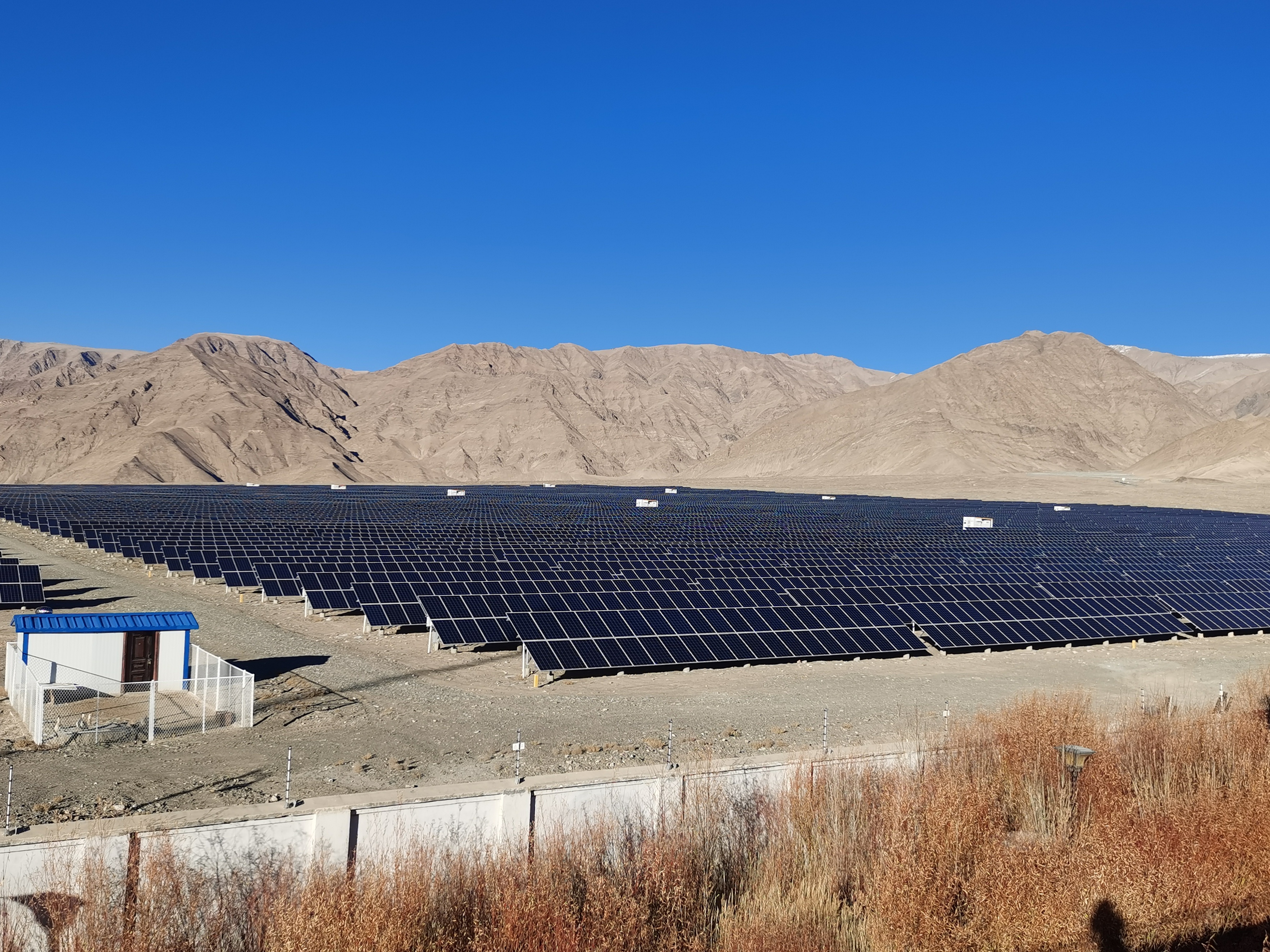 高原光伏电站,用阳光铺开致富路