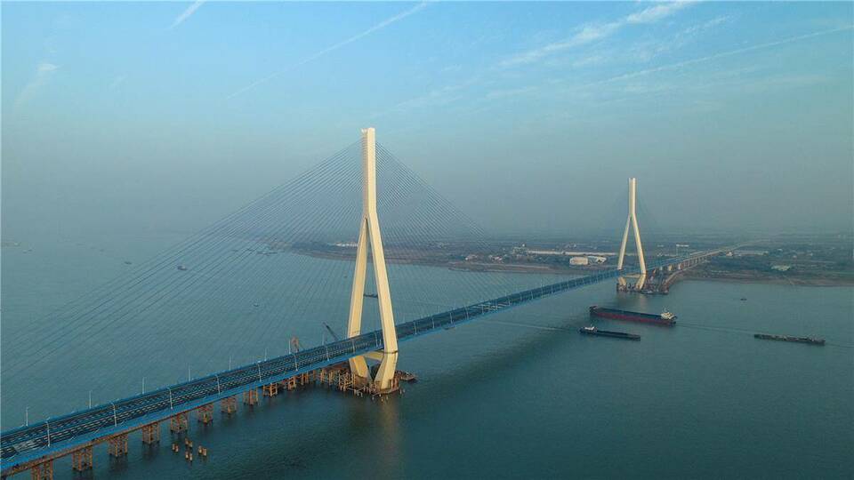 沌口长江大桥荣获全国首届十大最美桥梁