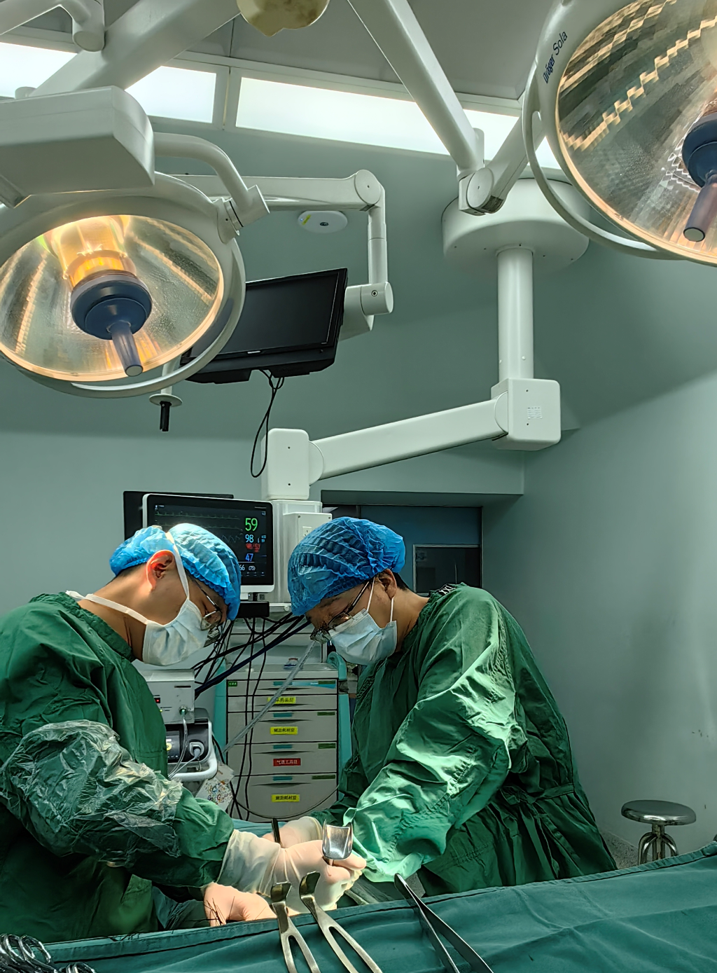 医生手术中.新桥医院供图