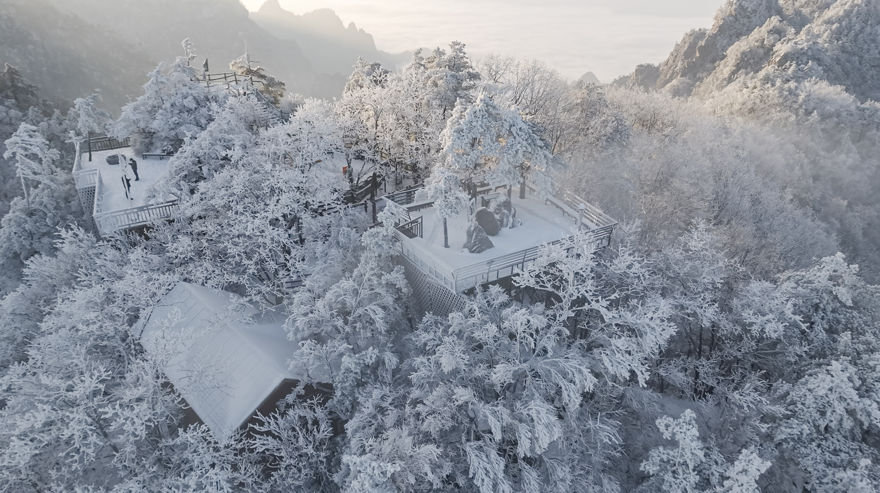 飞雪落成诗一秒入仙境雪后河南美出天际