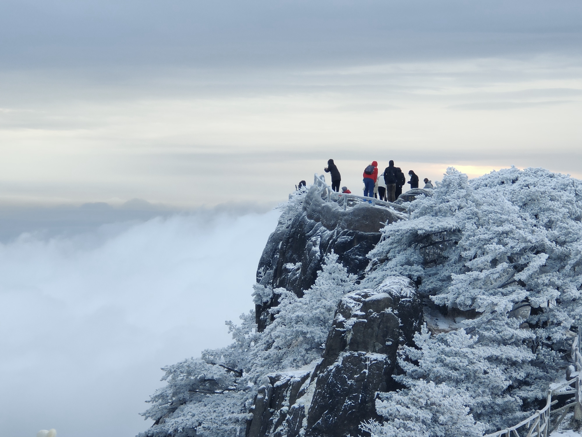 雪后黄山冰雪仙境图片