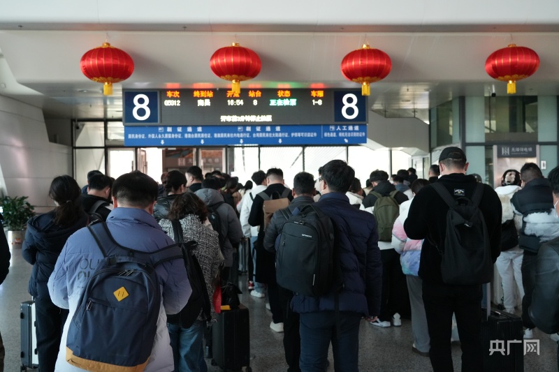 春运大幕开启 厦门火车站预计发送旅客363万人 | 极目新闻