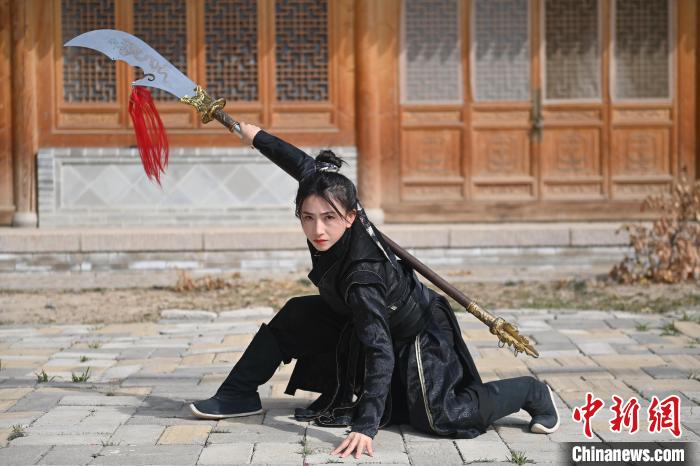 甘肃天水“女侠”张含亮：传承习武世家“绝技”走俏网络 | 极目新闻