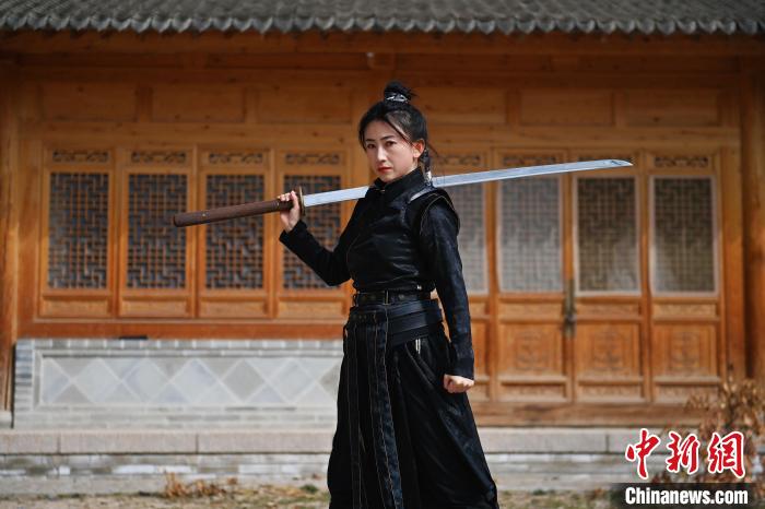 甘肃天水“女侠”张含亮：传承习武世家“绝技”走俏网络 | 极目新闻